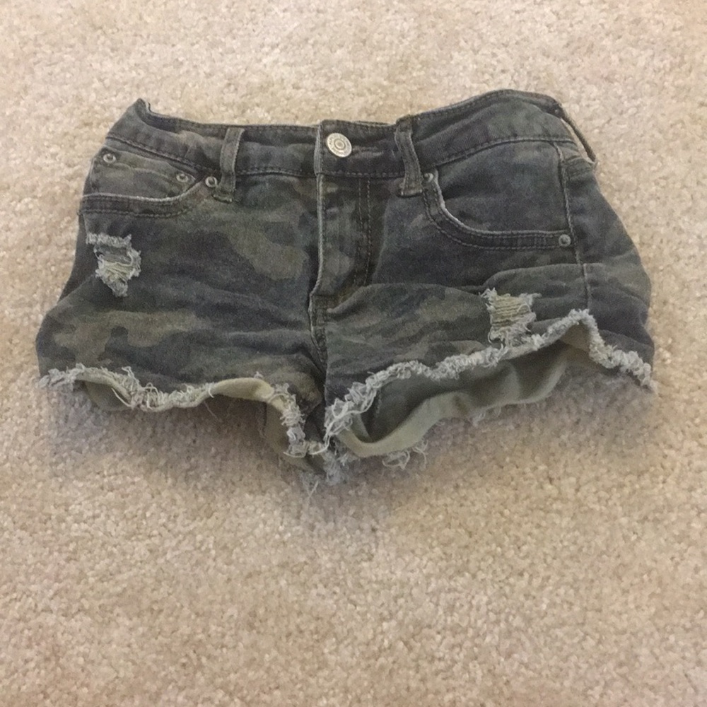 Army print short shorts